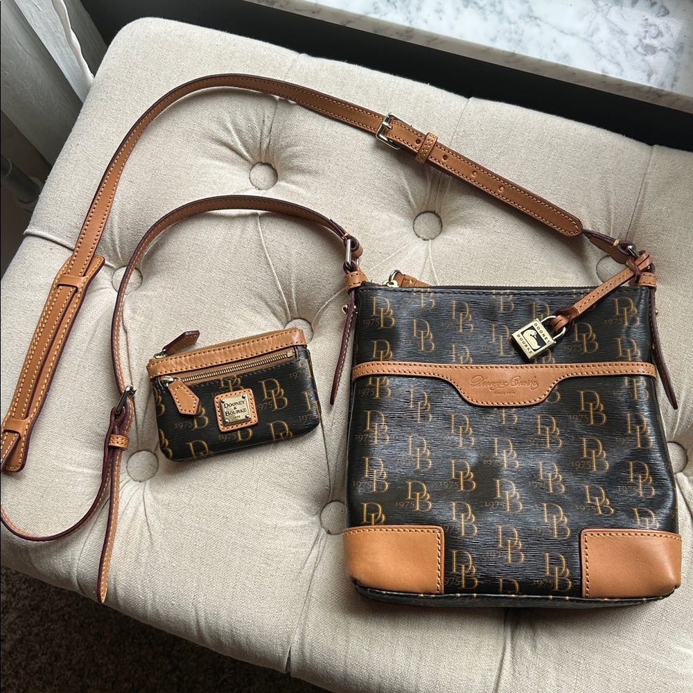 Dooney & Bourke Leather Crossbody Purse Signature‎ Logo Brown Tan w/Change purse